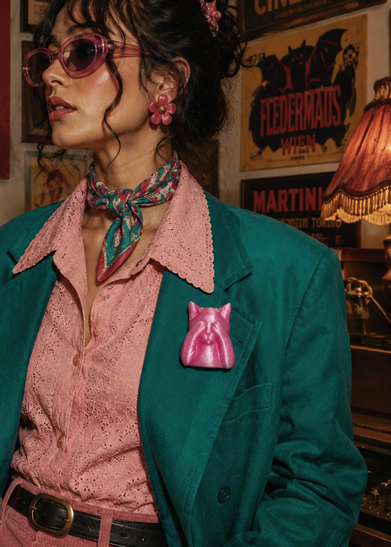 Peek-A-Boo Cat Brooch